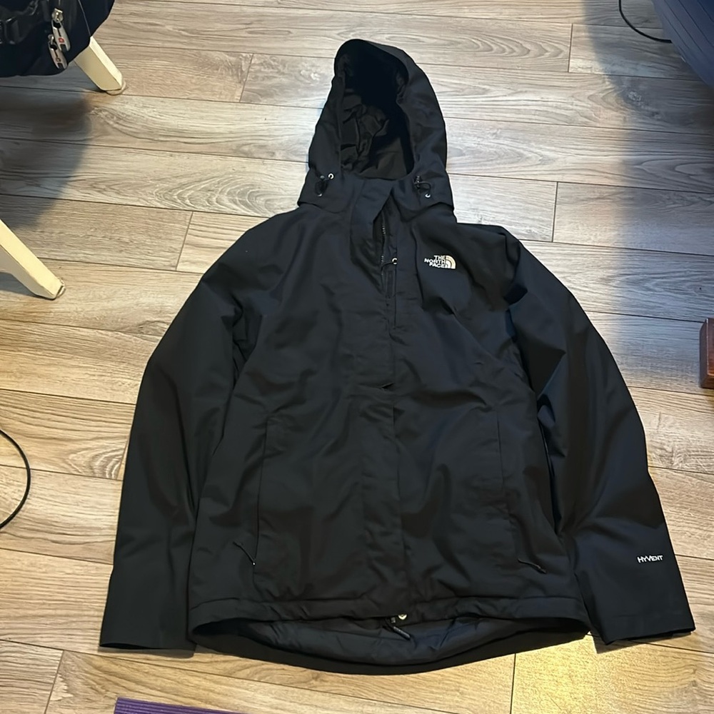 North Face Womens black medium Hyvent jacket. Too small for my daughter.